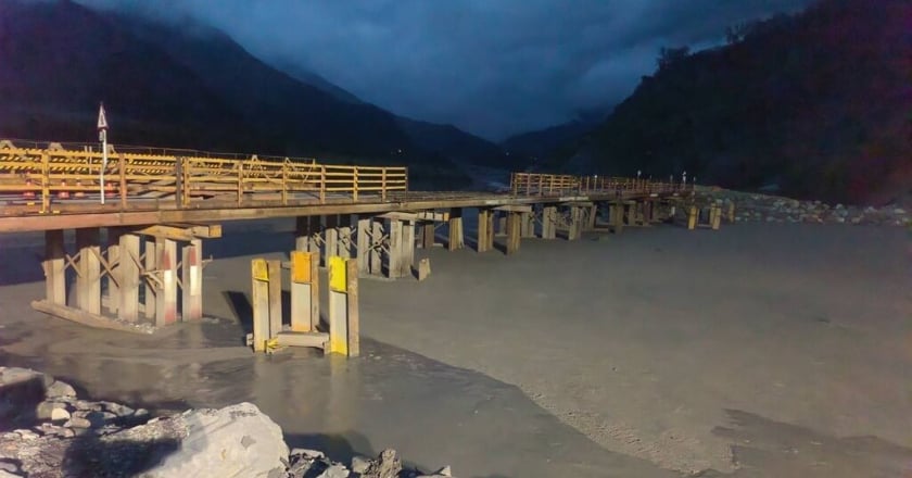 明霸克露橋便道遭土石流沖毀 高雄桃源3里23日停班停課