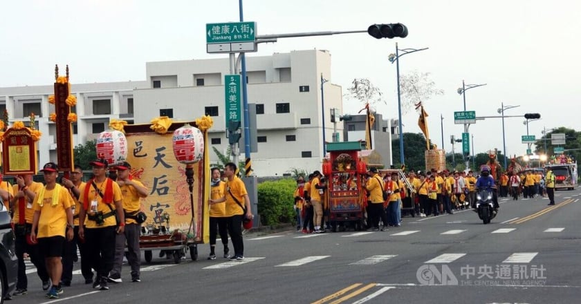 嘉市天后宮百里徒步進香 垃圾不落地帶動廟會環保
