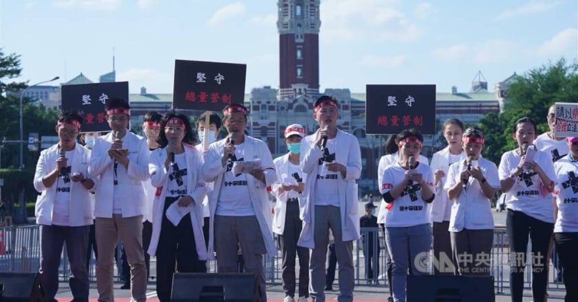 醫事人員凱道訴求總量管制 衛福部教育部擬跨部會討論