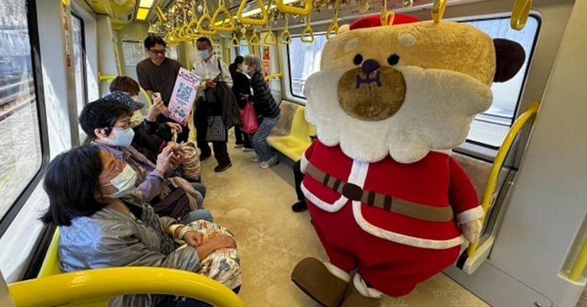新北捷運推出耶誕城雪粼列車 桑塔熊週三現身互動