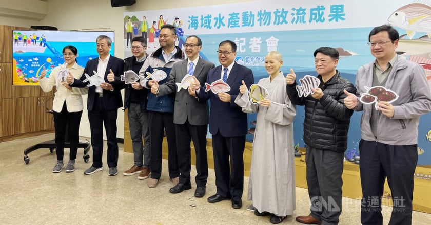 漁業署:放流魚苗須獲教育認證 113年起違者開罰