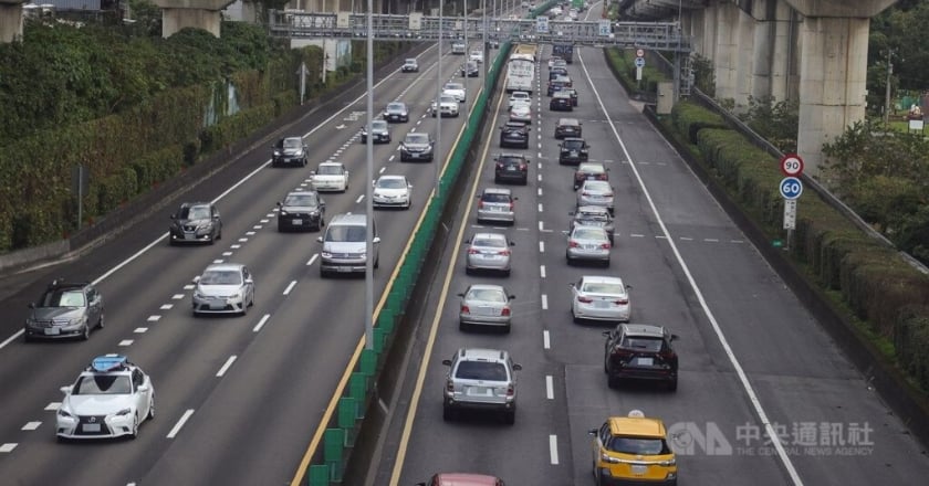 元旦連假收假日 國道傍晚部分路段壅塞