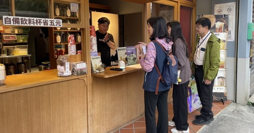 宜蘭飲料店禁用一次性塑膠杯 首日稽查無違規