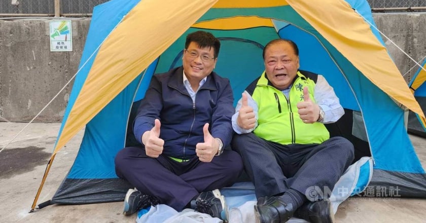 體驗澎湖垃圾異味 陳光復帳篷夜宿掩埋場