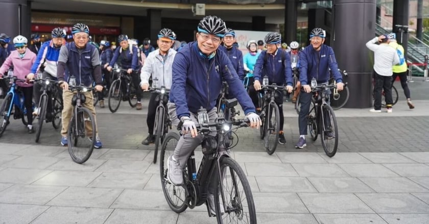 王國材兩鐵環島檢視自行車路網 開創低碳旅遊商機