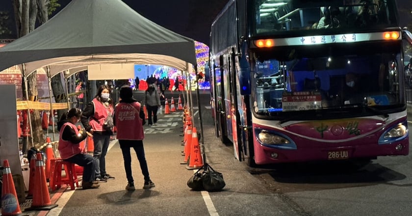 台灣燈會假日湧車潮 南市府籲多用外圍停車場
