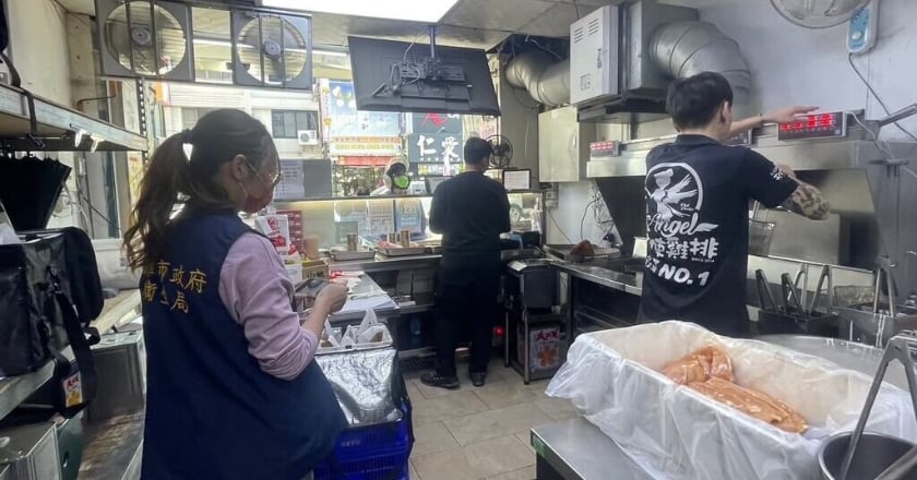 天使雞排使用過期醬料、香辣粉 高市開罰24萬