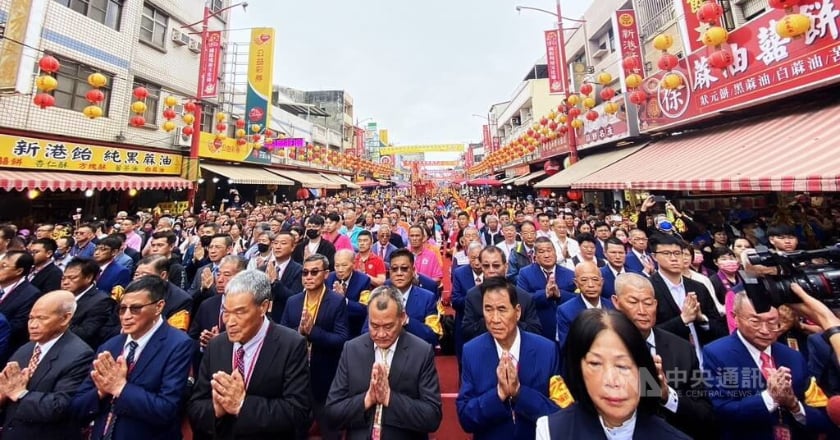 大甲媽祖祝壽大典 新港奉天宮周遭擠入數十萬人