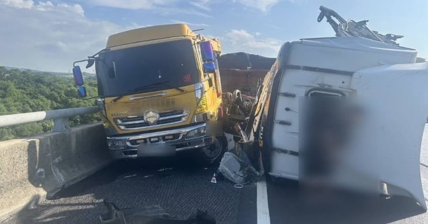 國3通霄段拖吊故障大貨車 2司機遭砂石車撞擊身亡