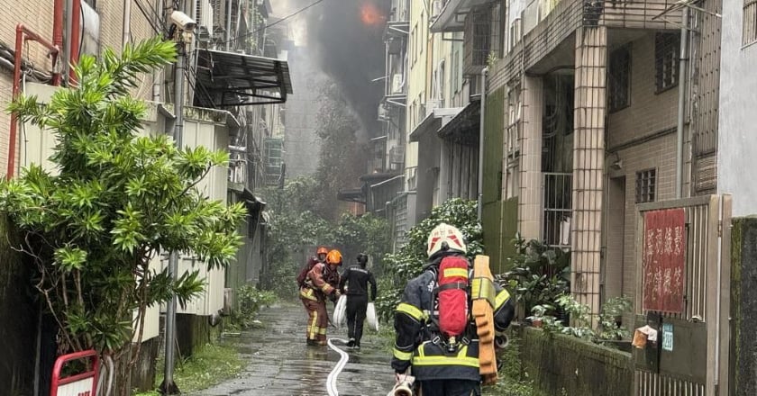 汐止食品工廠大火 交通一度癱瘓空品受影響