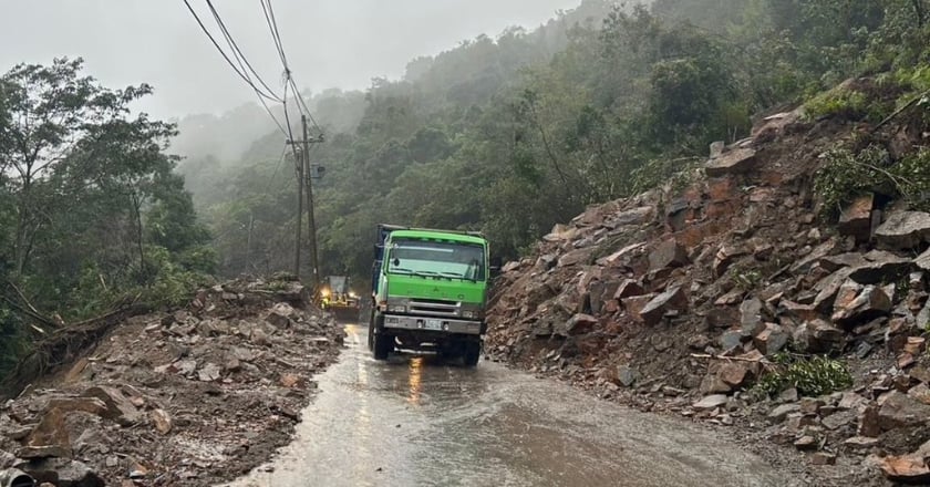 強降雨釀災 北橫牛鬥段坍方、台11線磯崎路段搶通中