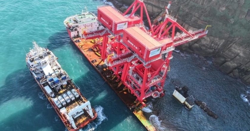 中國籍貨輪擱淺野柳抽5噸油暫停 估29日再抽殘油