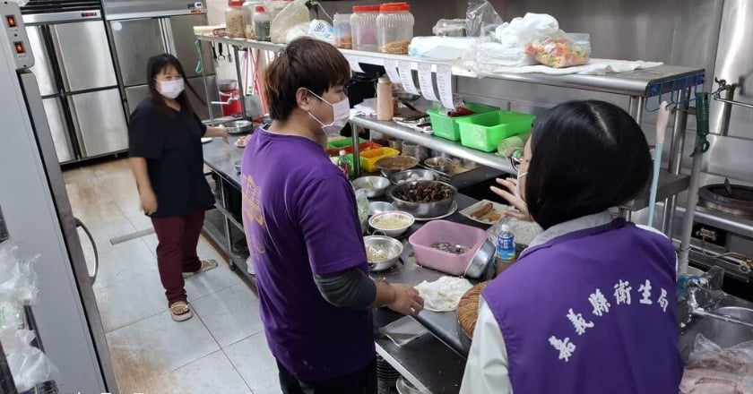 東石吃烤蚵疑食物中毒 嘉縣衛生局稽查店家限期改正