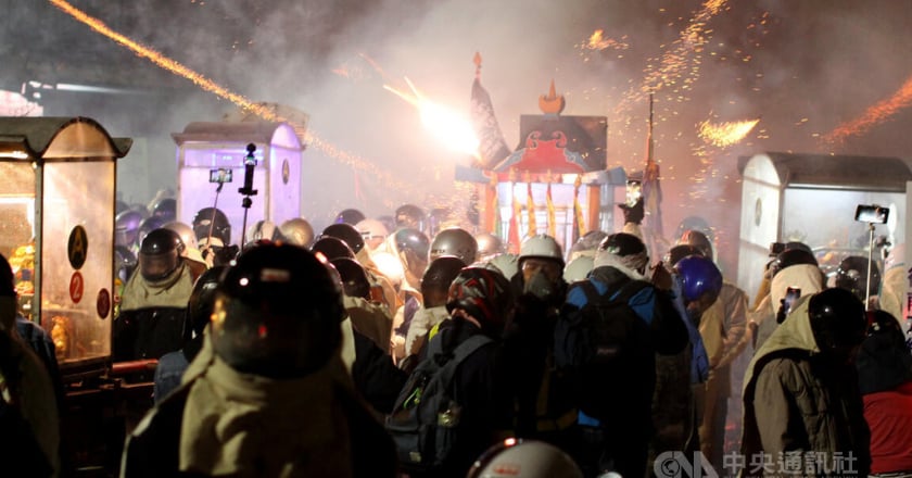 慶元宵 台南鹽水蜂炮蜂炸2天2夜 神轎平安遶境
