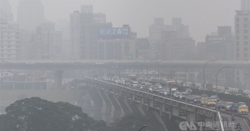空氣品質變差 北市建議3/25、3/26出門戴口罩