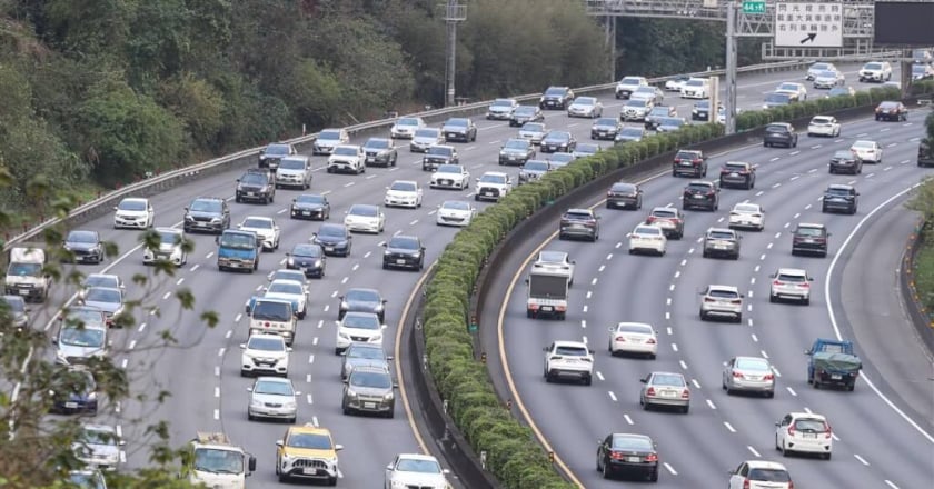 國道傍晚將湧車流 清明連假首日估10處路段易塞