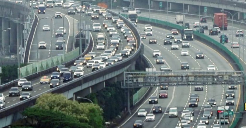 清明連假收假日國道部分路段壅塞 國5北上時速不到40公里