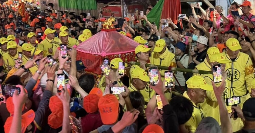 白沙屯媽祖進香啟程 「粉紅超跑」36小時衝北港