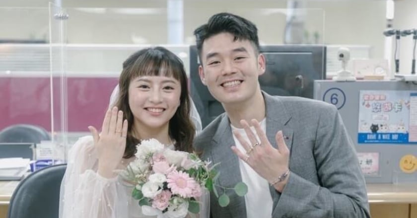 王齊麟和陳詩媛登記結婚 秀身份證嗨喊：終於完成心願
