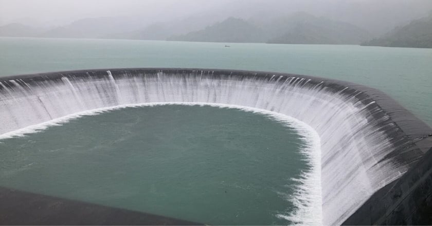 降雨挹注南區水庫皆有進帳 南化水庫今年首度蓄滿溢流