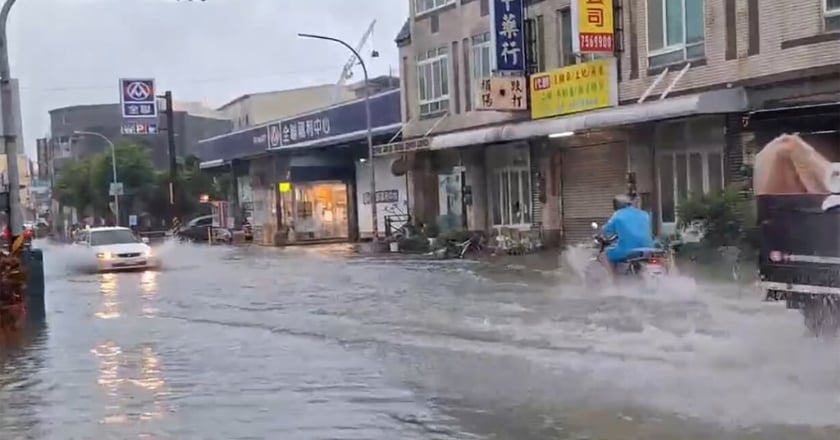 彰化上午強降雨淹水停電 民眾怨未宣布停班課