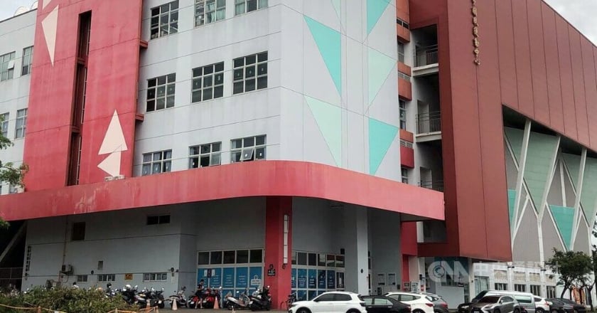 嘉義市運動中心泳客溺斃 救生員執勤看手機遭起訴