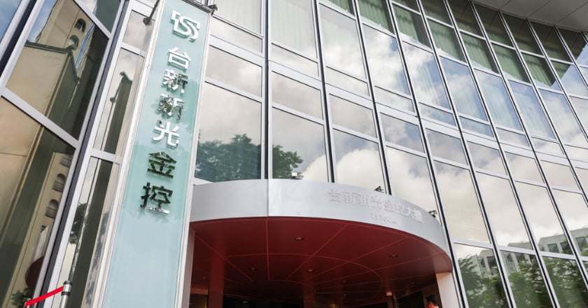 台新新光金揭牌躍升第4大金控 股價重挫逾半根