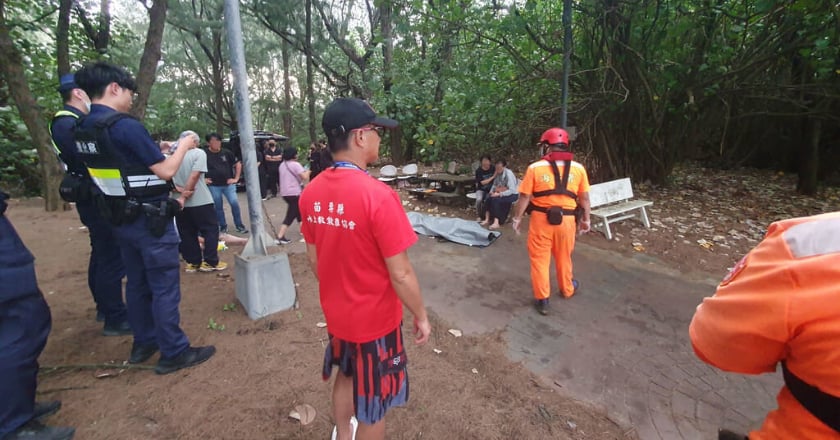 苗栗竹南15歲少年戲水遭浪捲走 海空聯手搜救尋獲遺體
