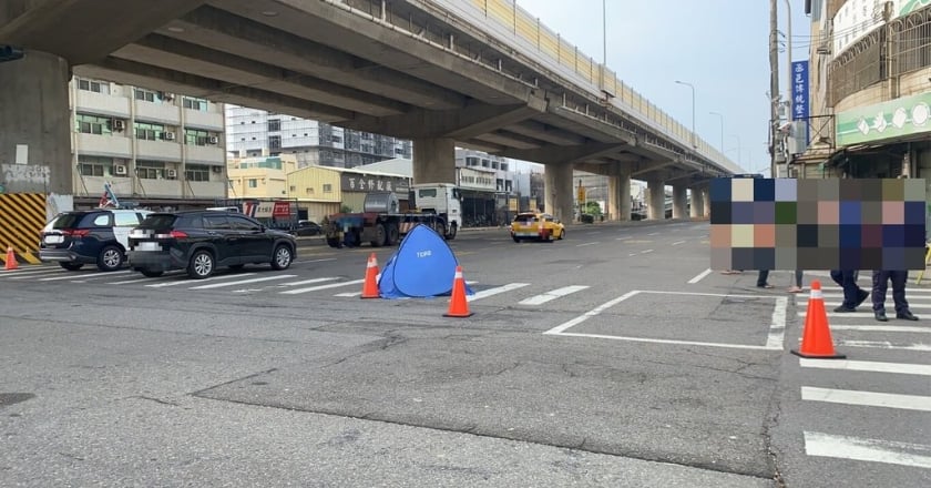 台中梧棲聯結車右轉與機車碰撞 72歲女騎士遭輾斃