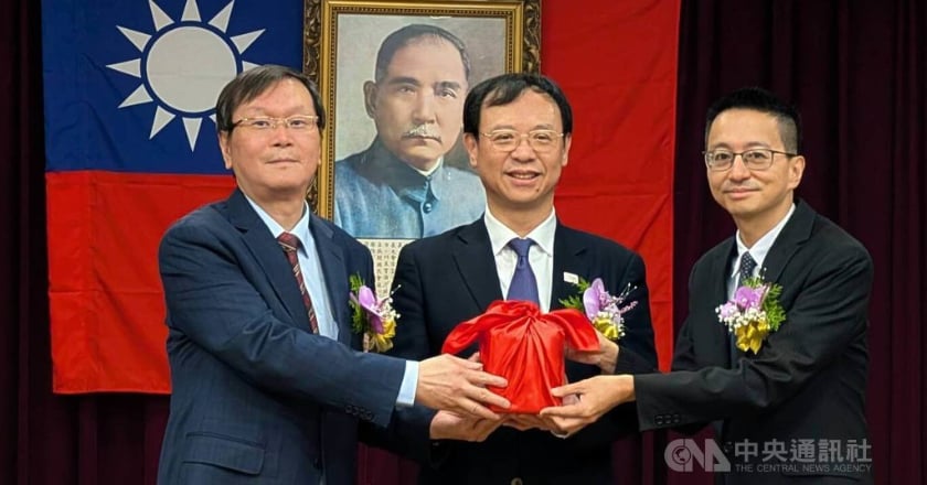 羅一鈞接疾管署長 加強人才培育、規劃派防疫醫師赴非洲考察