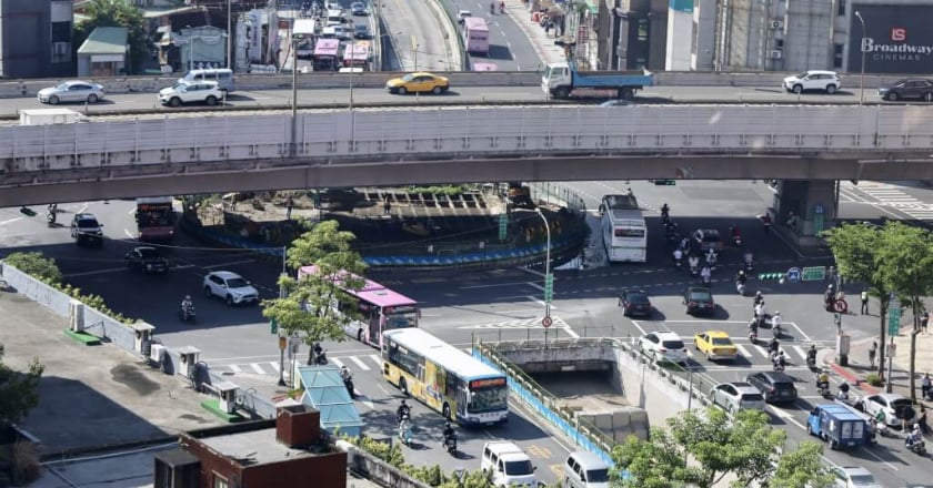台北公館圓環拆除地下道填平 上班首日車流順暢