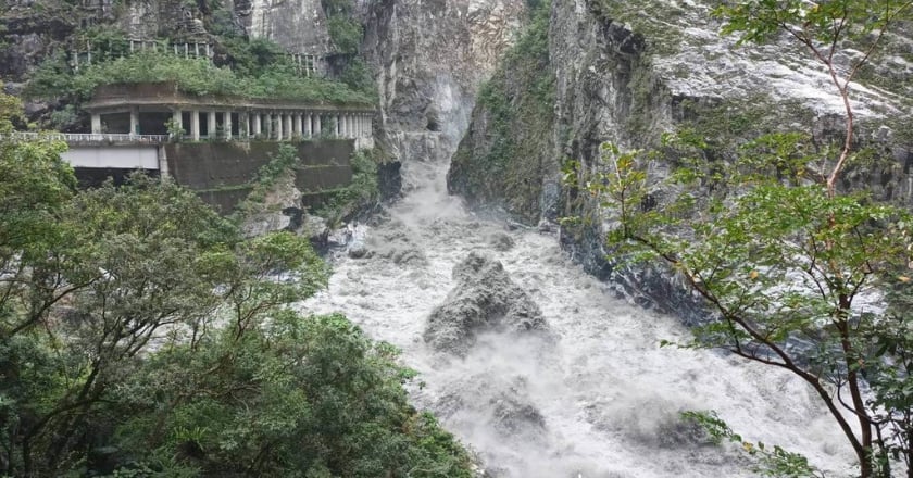 花蓮燕子口堰塞湖成功拆彈 馬太鞍溪堰塞湖仍有隱憂