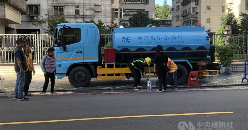 基隆自來水油污影響基隆汐止15萬戶 台水遭罰50萬、啟動補償