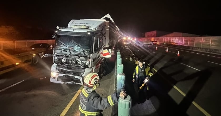國1南下台中路段凌晨4車連環追撞 釀1死9傷