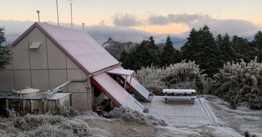 大陸冷氣團發威 5高山染成夢幻銀白世界