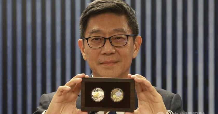 銀價飆漲 央行丙午馬年生肖套幣售2450元創歷史新高