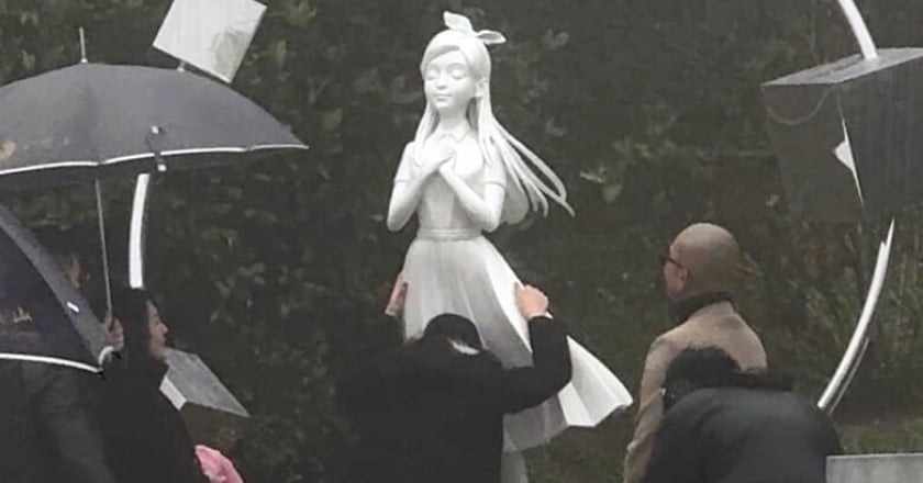 大S逝世1週年雕像揭幕 家人與摯友齊聚追思