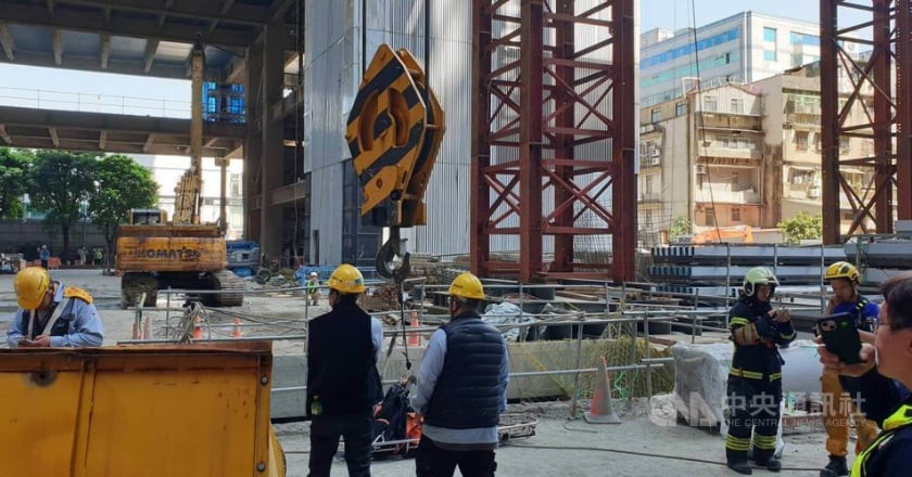 北市南港建案工人19樓墜至B5身亡 勞動局勒令停工