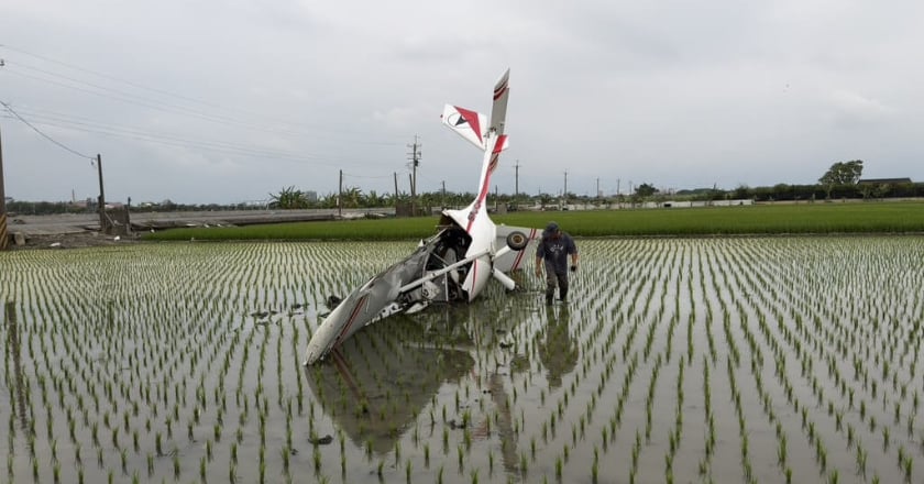 疑未註冊輕航機墜雲林田間 民航局、運安會赴現場調查