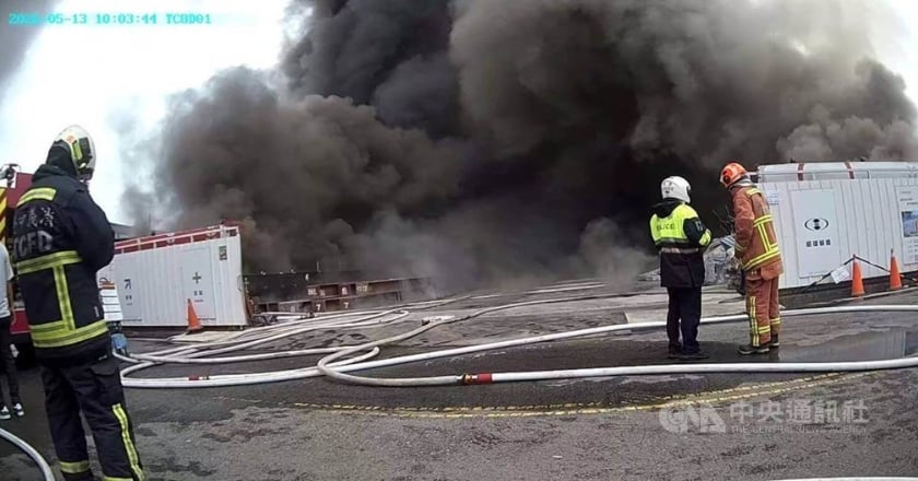 台中北屯工地大火狂燒逾7小時 市府監控空品及勒令停工
