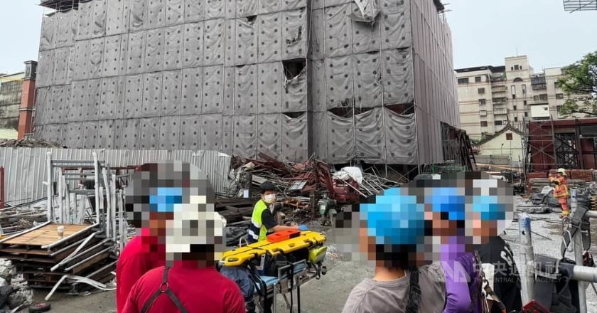 新莊工地鷹架倒1死1傷 新北市府勒令停工罰9萬