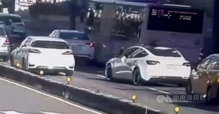 北市公車與轎車相撞爆爭吵 2駕駛一驗都是毒駕
