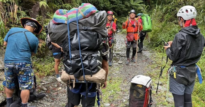 花蓮馬博橫斷遇豪雨溪水暴漲 4人登山隊1死3人獲救