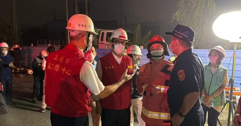 高雄岡山廠房大火 晚間10時撲滅無傷亡