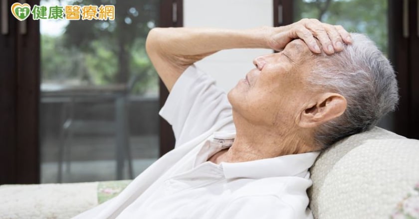 晨起刷牙「臉嘴麻」竟是顏面神經麻痺！ 中醫針灸提升治療效果