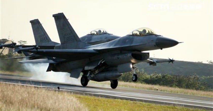 漢光演習即將登場 F-16掛2000磅炸彈模擬轟敵