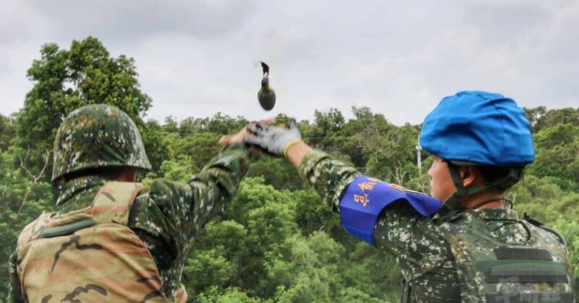 國防部恢復一年義務役 陸軍：入伍訓將投擲手榴彈實彈
