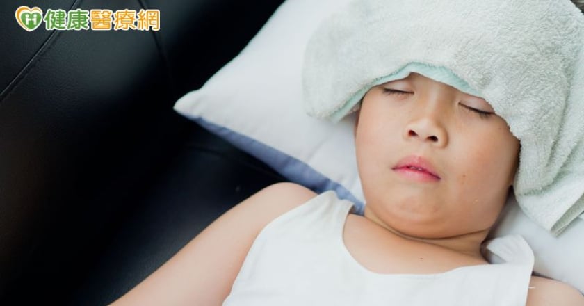 一家聚餐後上吐下瀉！3歲童高燒熱痙攣送醫 急性腸胃炎防護一次看