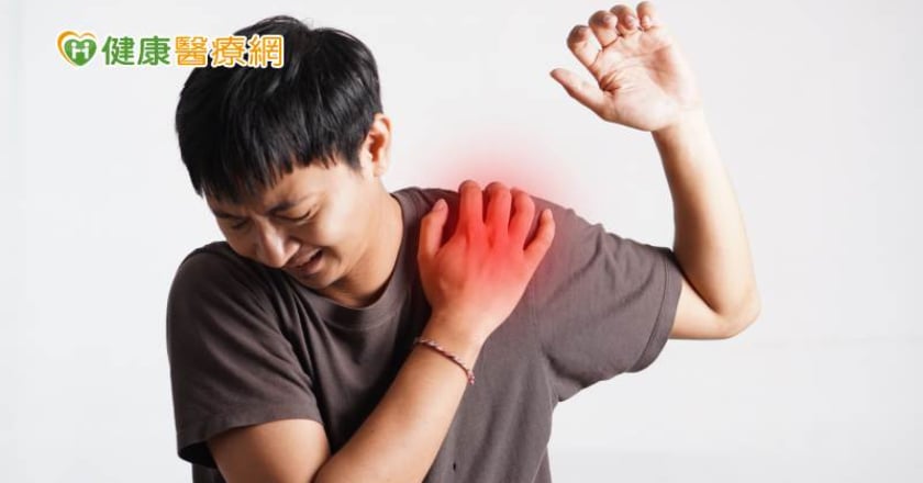 五十肩高風險族群、症狀、治療一次看！3運動改善症狀在家也能自己做