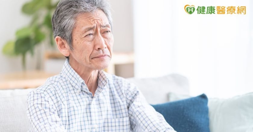 50歲後手抖、動作變慢？藥師解析帕金森氏症症狀、5類常用藥與副作用